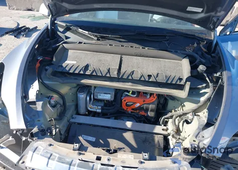 2024 Tesla Model Y Long Range Dual Motor All-Wheel Drive z USA, uszkodzony, nr VIN 7SAYGDEE9RA330471